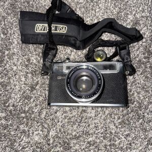 Vintage 1960 YASHICA Electro 35 GSN 35mm Film Camera-Yashinon DX 1:1.7 45mm Lens
